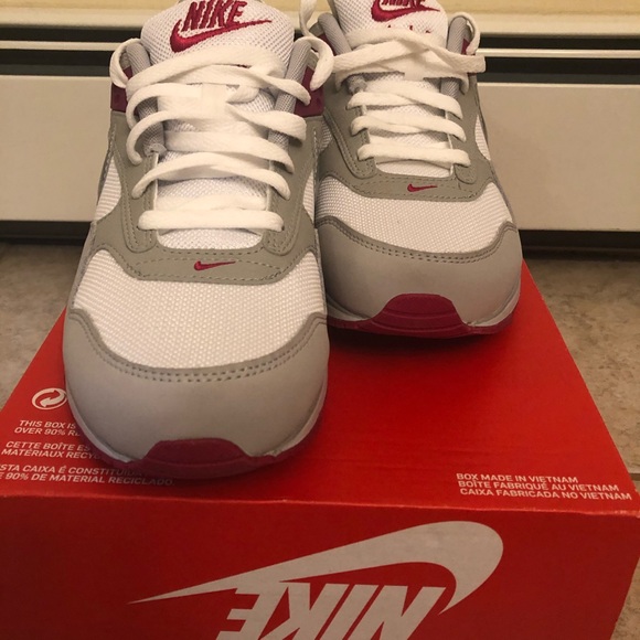 Women’s Nike Air Max Correlate - Picture 2 of 5